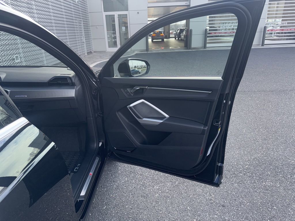 Certified 2025 Audi Q3 2.0T Premium Plus w/ Premium Plus Package image 7