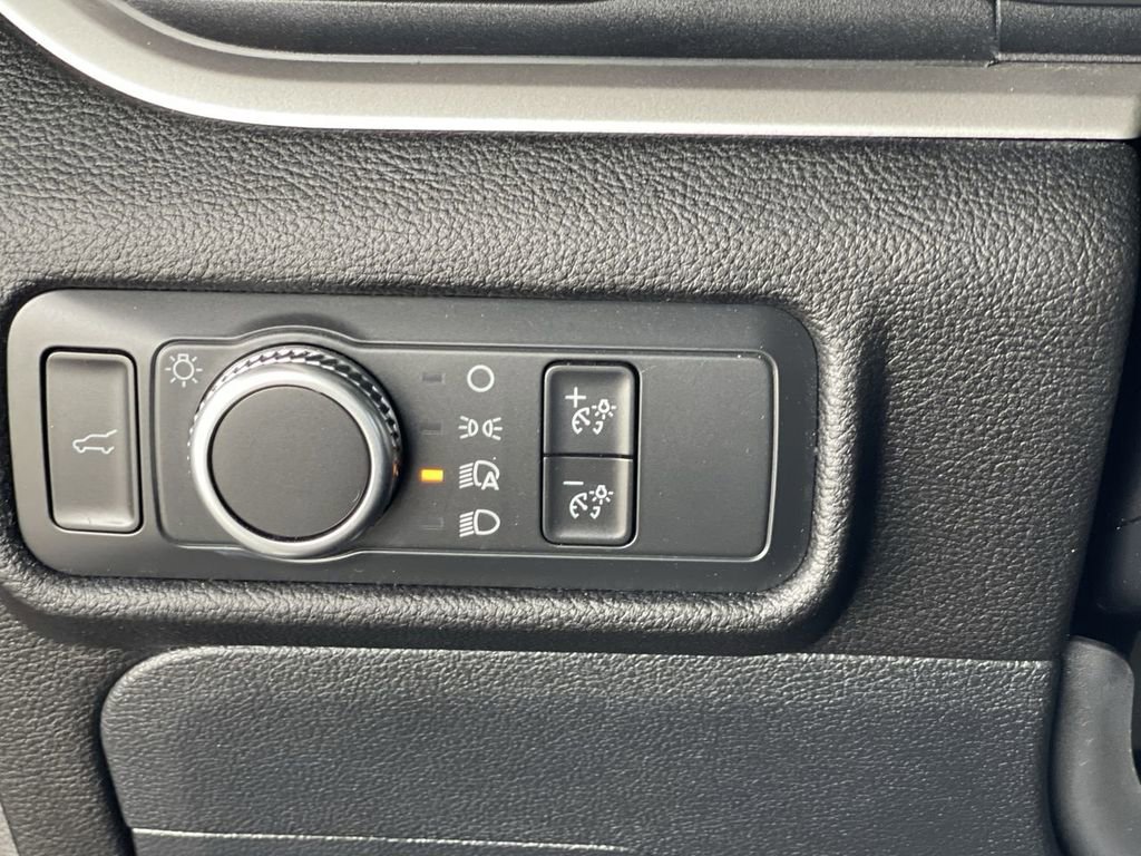 Used 2022 Ford Explorer XLT image 17