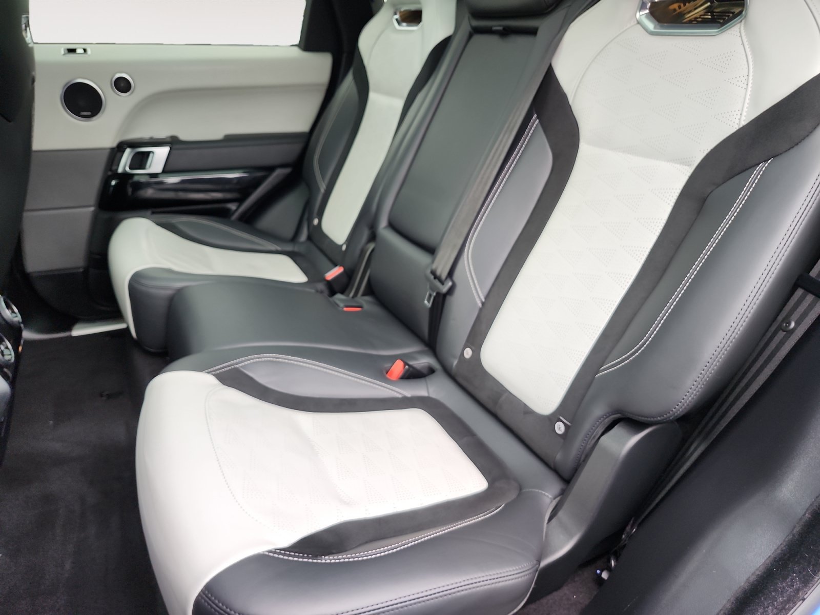 Used 2022 Land Rover Range Rover Sport SVR AWD/4WD image 13