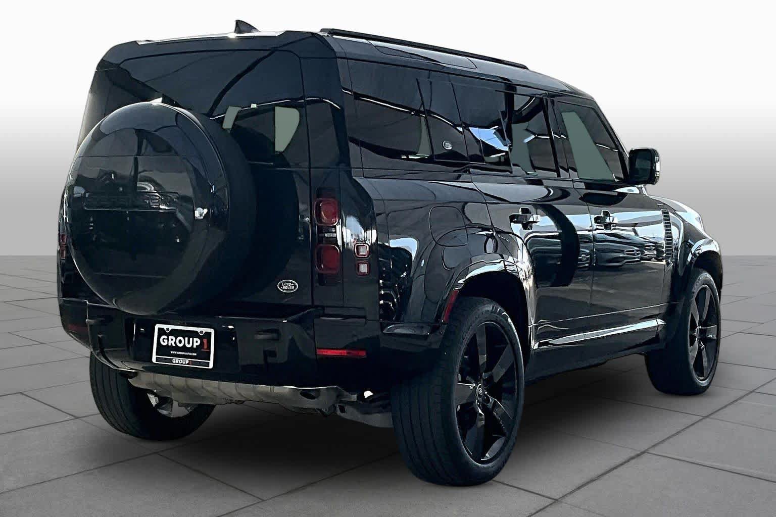 Used 2023 Land Rover Defender 110 X-Dynamic SE AWD/4WD image 13