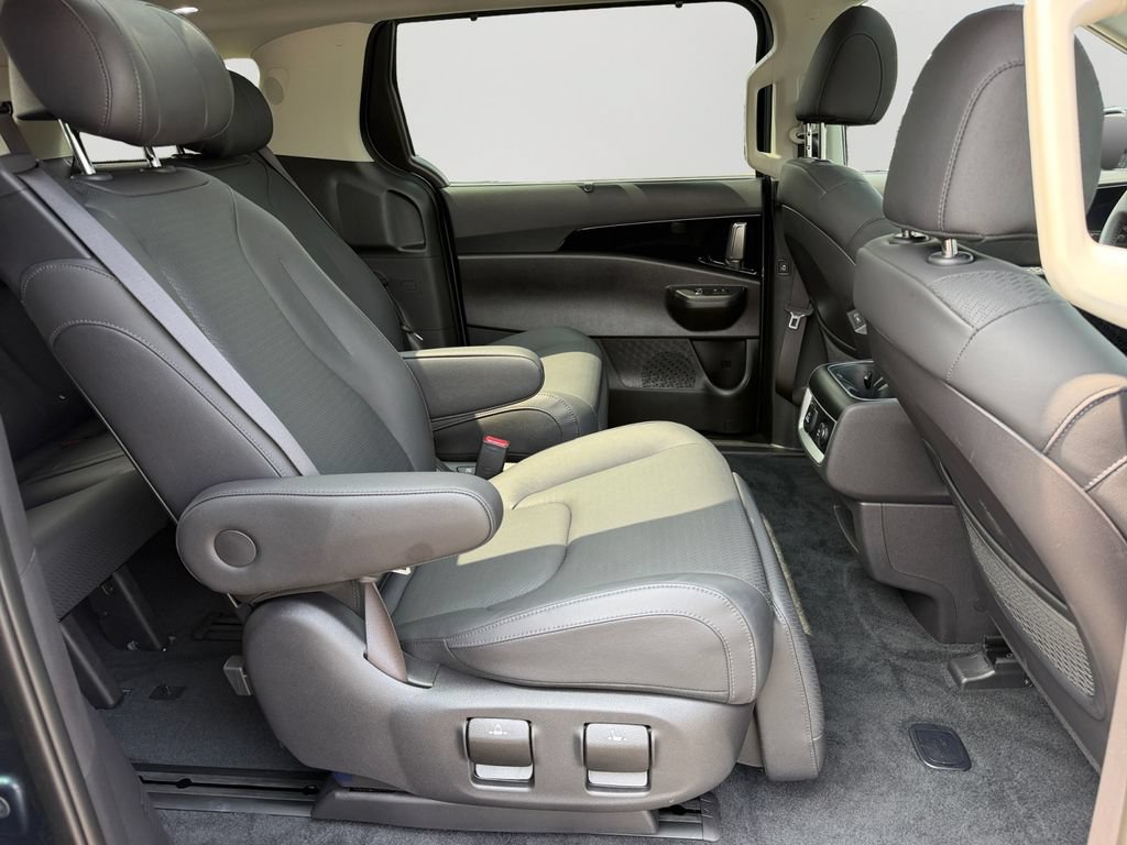 Used 2025 Kia Carnival SX Prestige FWD image 9