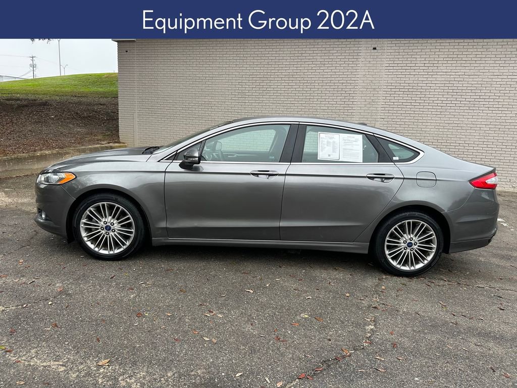 Used 2014 Ford Fusion SE w/ Equipment Group 202A image 2