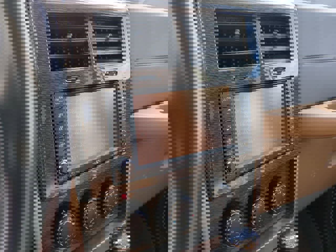 Used 2012 Jeep Liberty Limited w/ Comfort/Convenience Group image 28