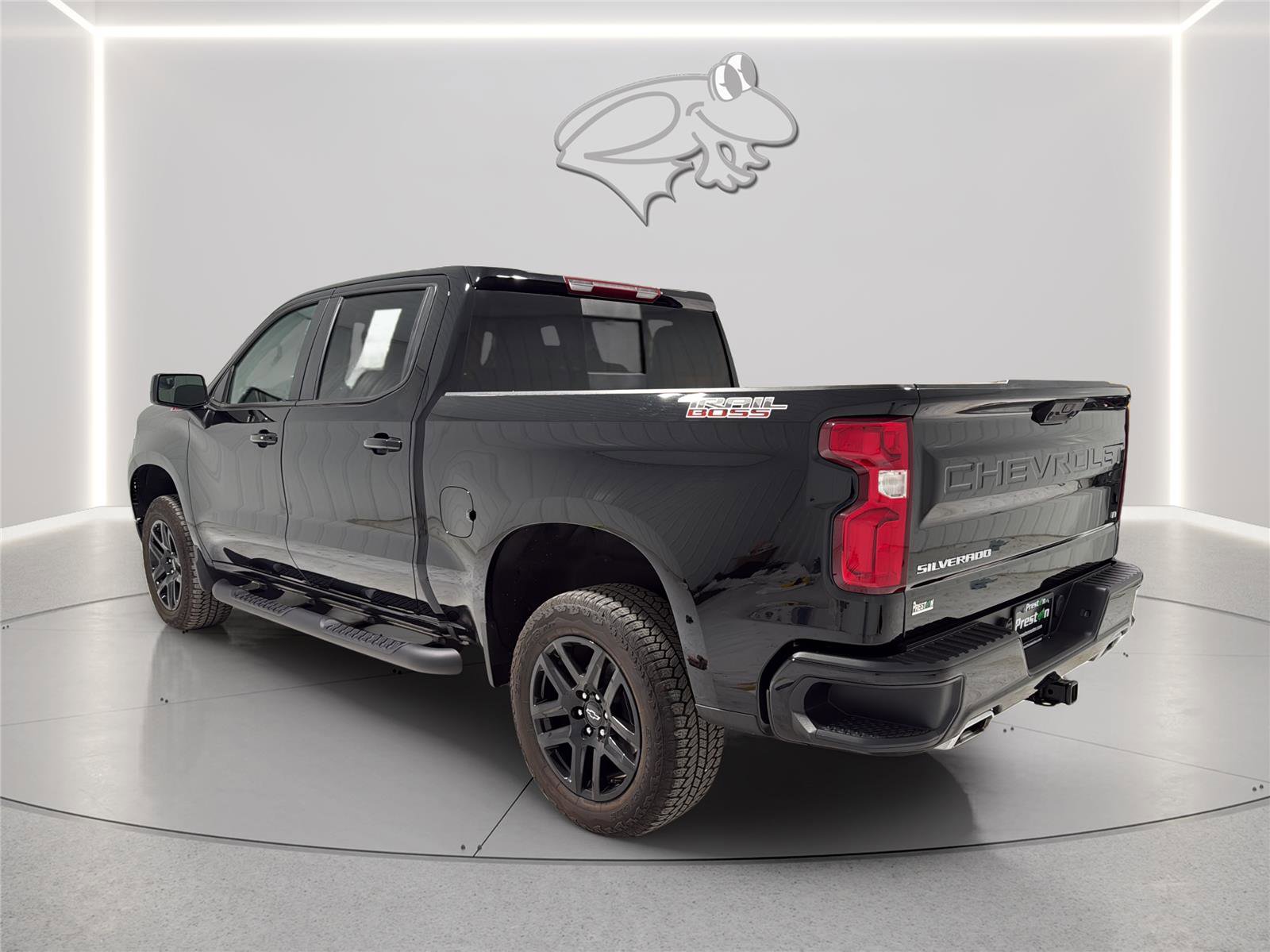 Used 2025 Chevrolet Silverado 1500 LT Trail Boss w/ Convenience Package II AWD/4WD image 3