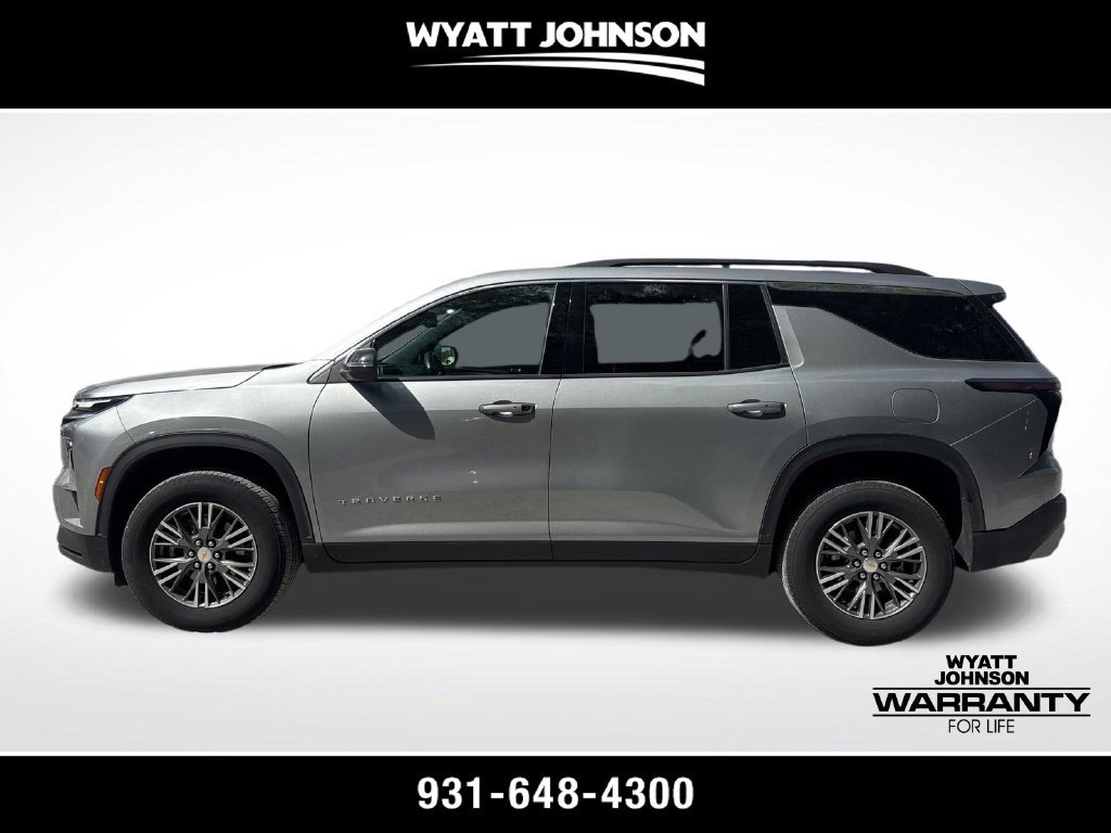 Used 2025 Chevrolet Traverse LT FWD image 2