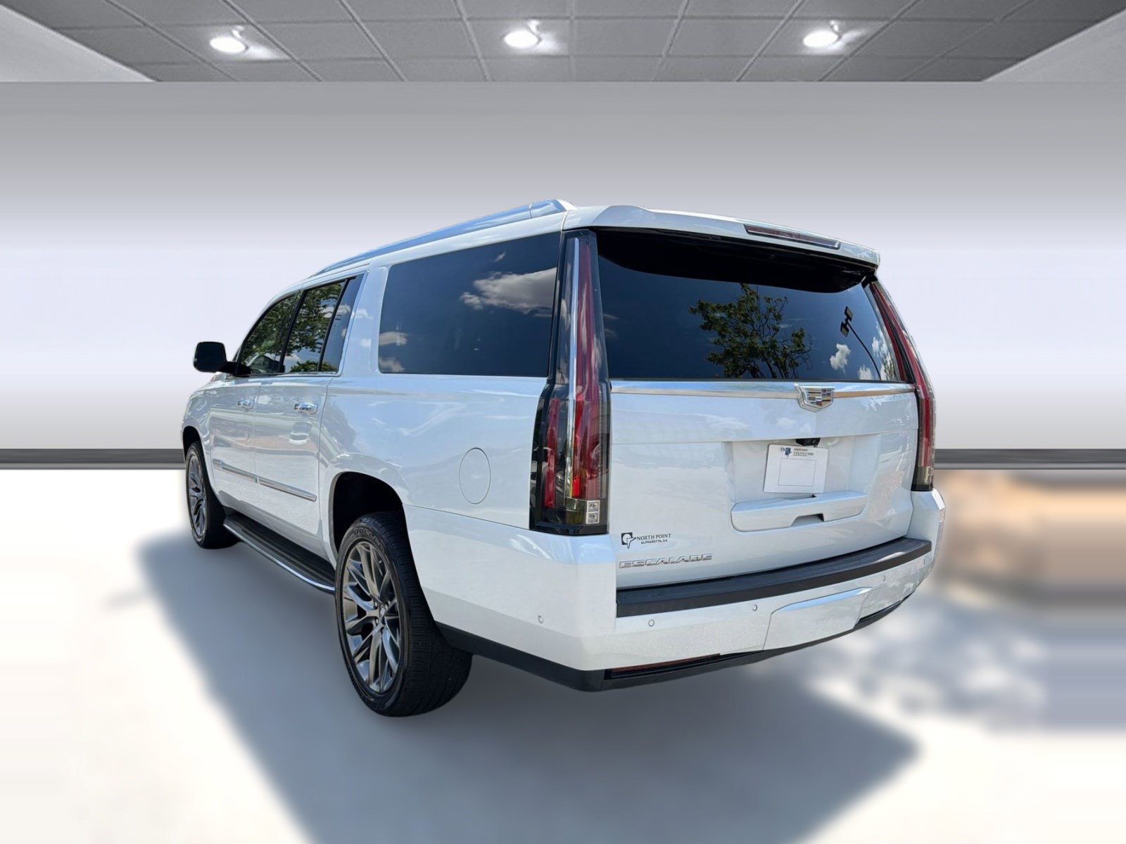Used 2019 Cadillac Escalade ESV Luxury RWD image 3