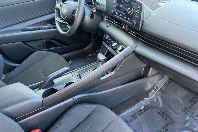 Used 2025 Hyundai Elantra Sport image 16
