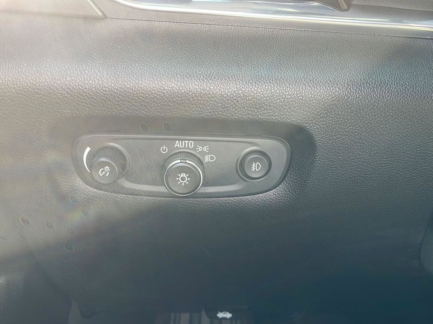 Used 2020 Chevrolet Traverse LT image 17