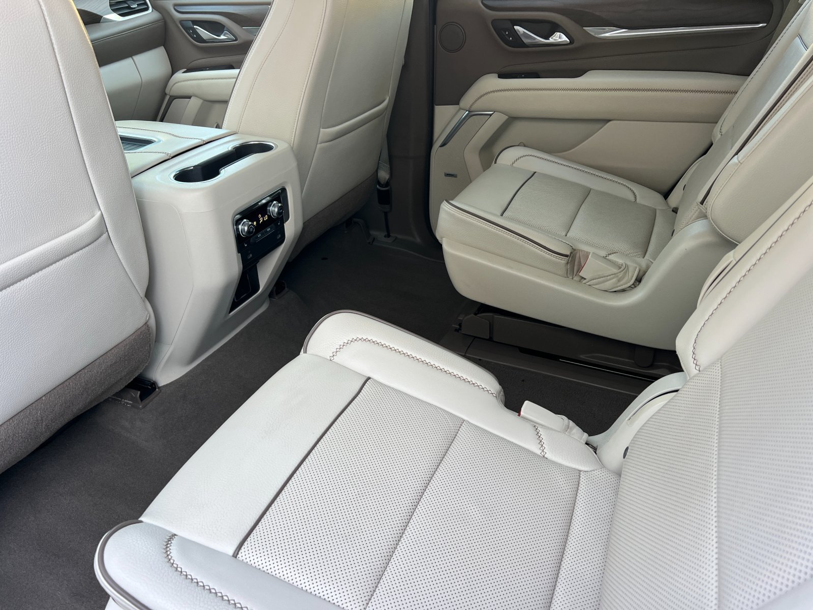 Used 2021 GMC Yukon Denali RWD image 12