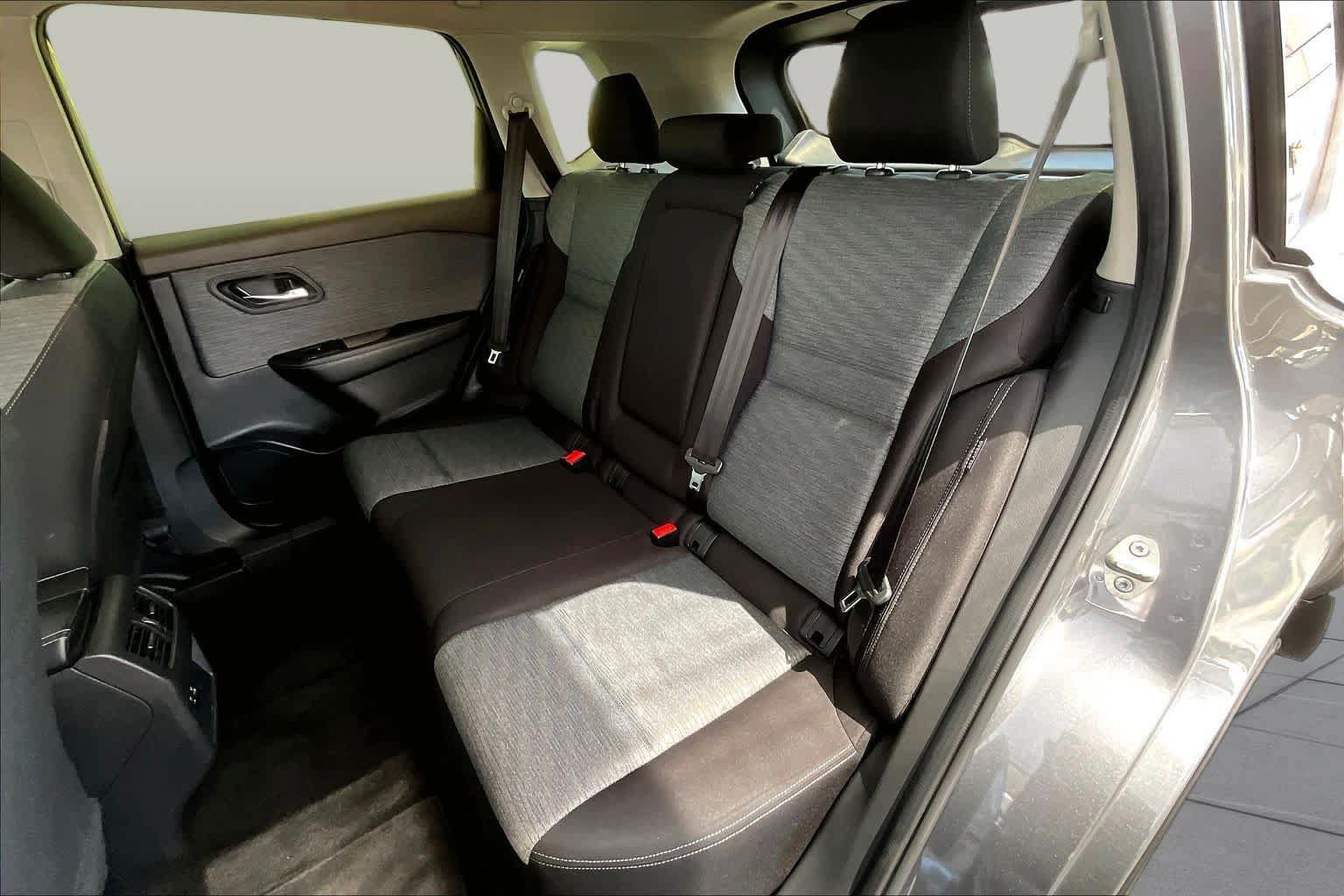 Used 2023 Nissan Rogue SV FWD image 21