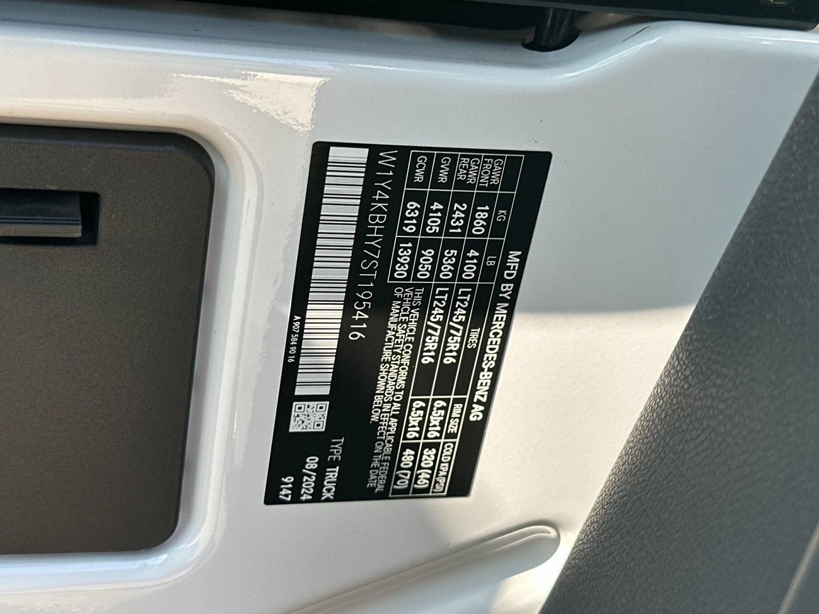 Used 2025 Mercedes-Benz Sprinter 2500 image 33