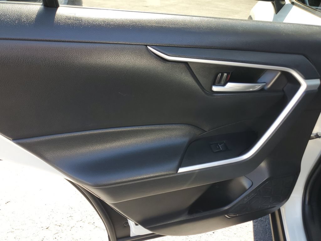 Used 2023 Toyota RAV4 XLE AWD/4WD image 18