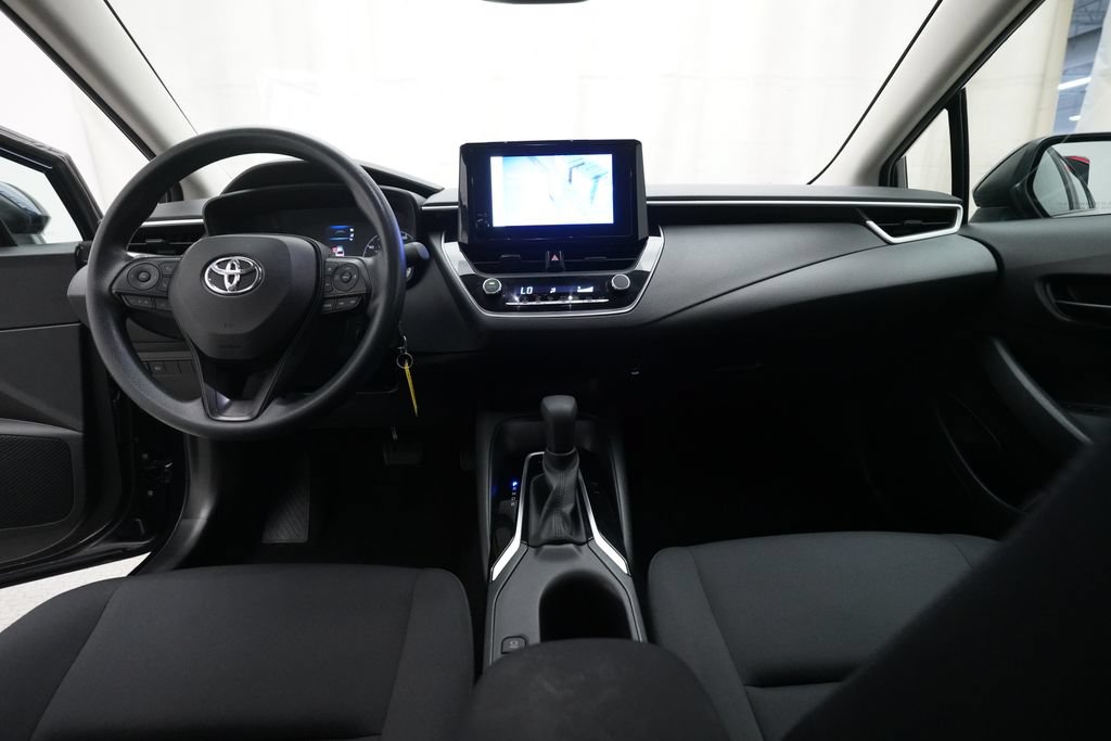 Used 2023 Toyota Corolla LE FWD image 5