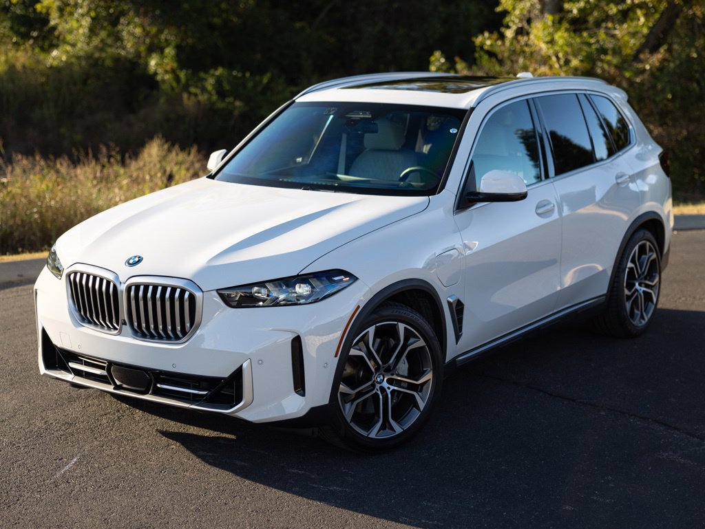 Used 2026 BMW X5 xDrive50e w/ Executive Package AWD/4WD image 2