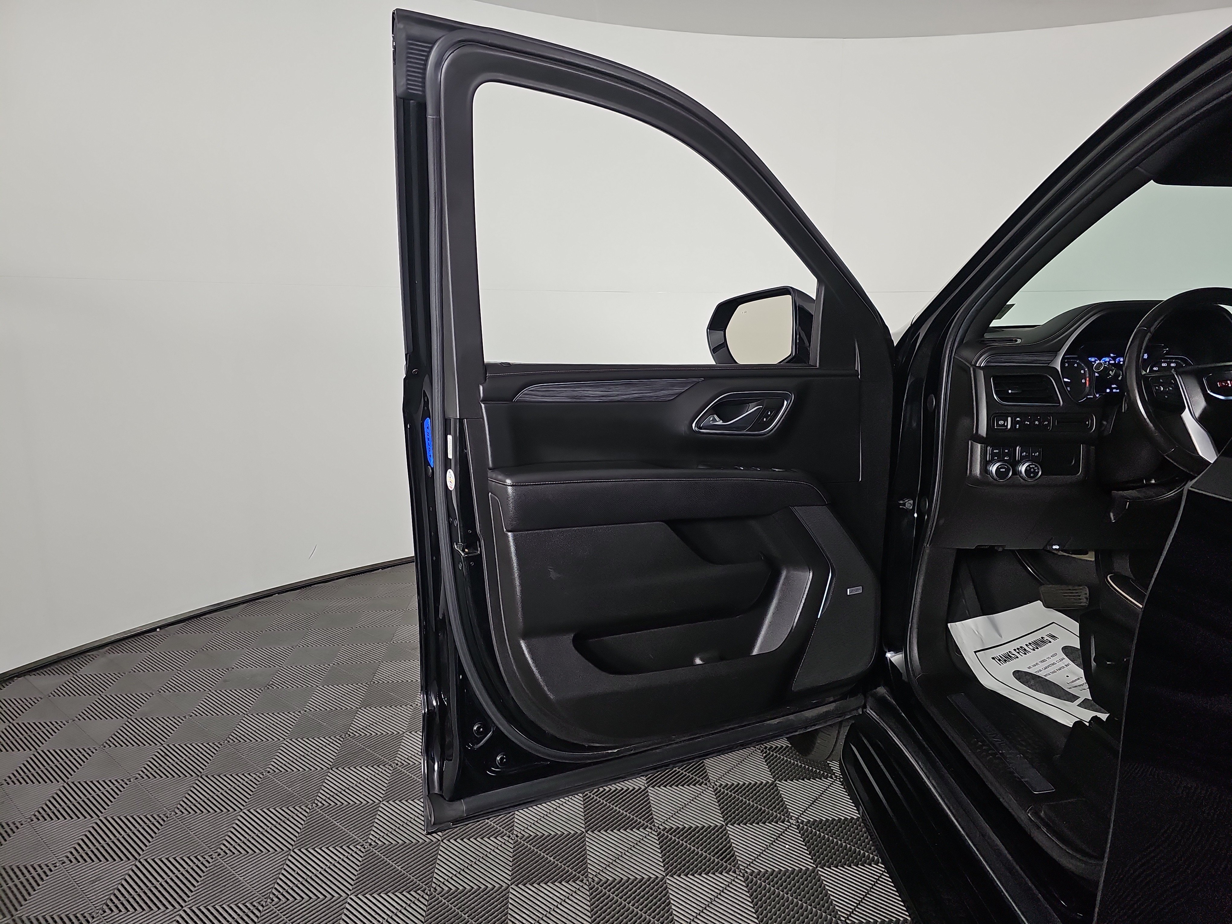 Used 2021 GMC Yukon XL SLT AWD/4WD image 15