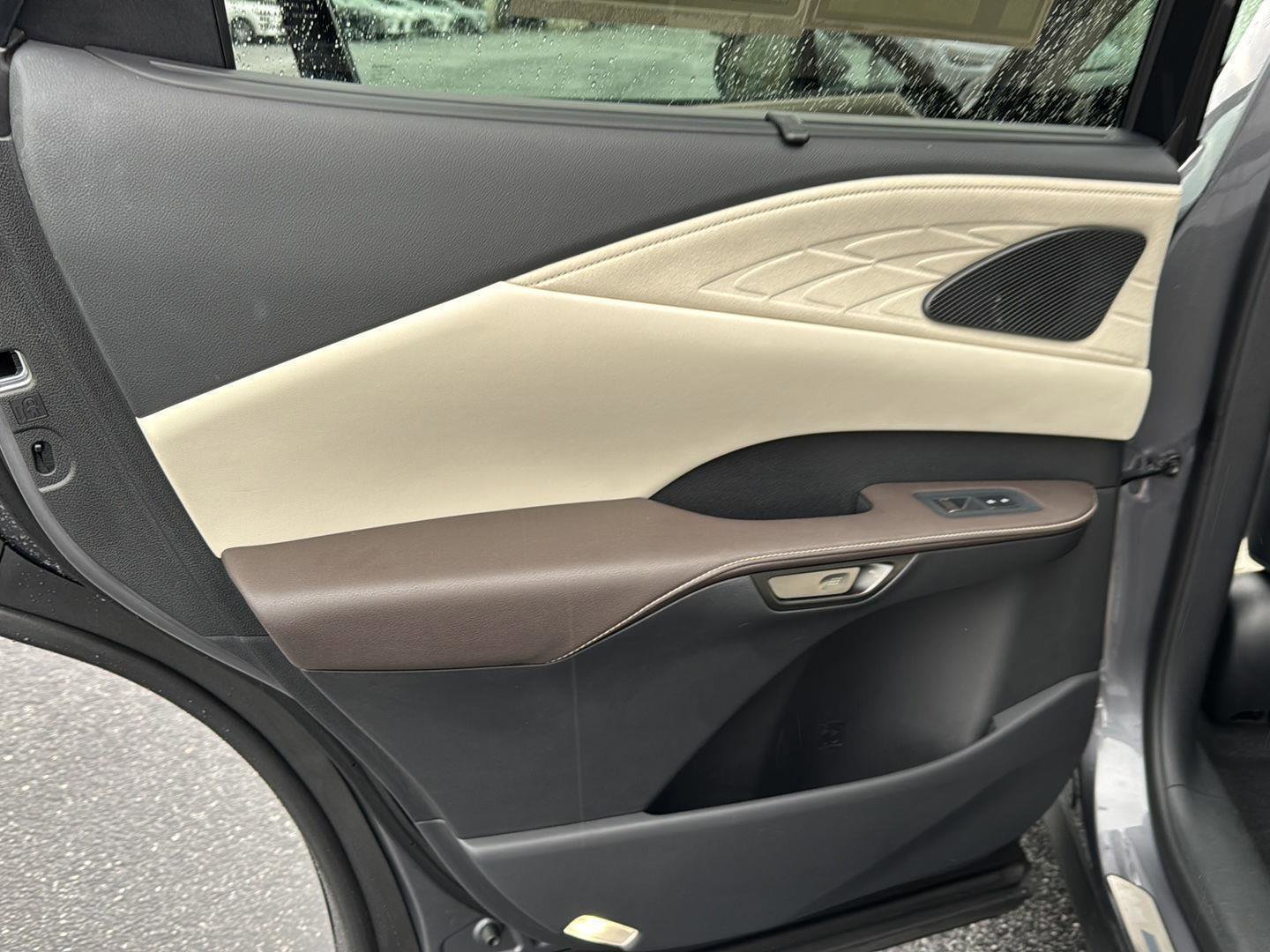 Used 2023 Lexus RX 350 w/ Accessory Package (Z1) image 15