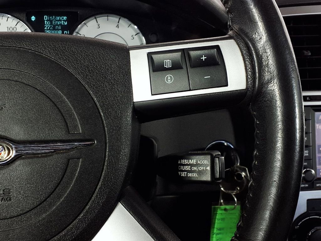 Used 2009 Chrysler 300 C image 18