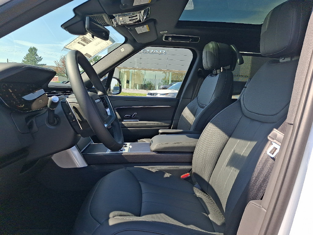 New 2027 Land Rover Range Rover Long Wheelbase SE AWD/4WD image 9