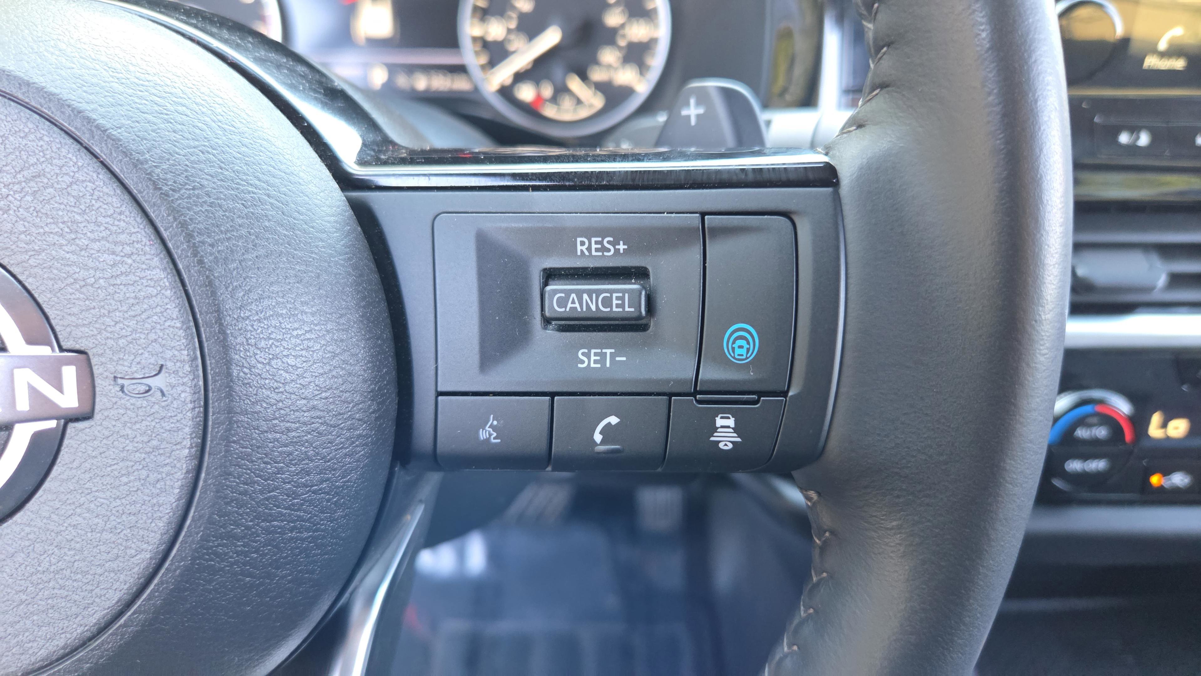 Used 2023 Nissan Pathfinder SL w/ SL Premium Package FWD image 25