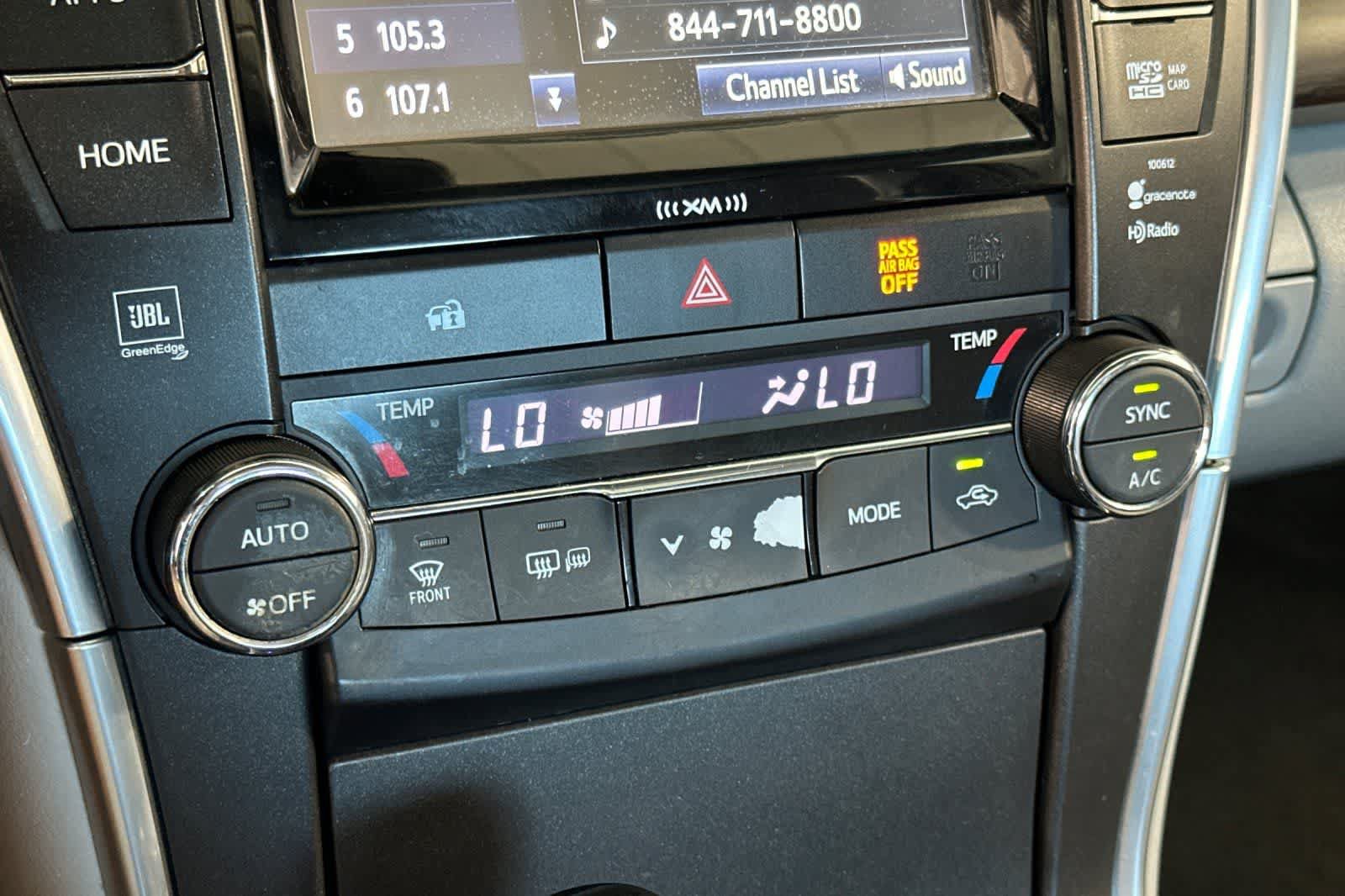 Used 2017 Toyota Camry XLE w/ Moonroof Package FWD image 23