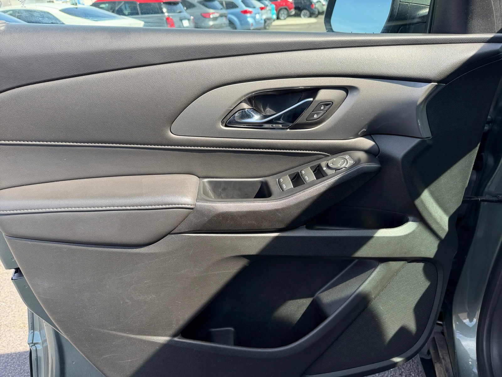 Used 2023 Chevrolet Traverse LT image 9