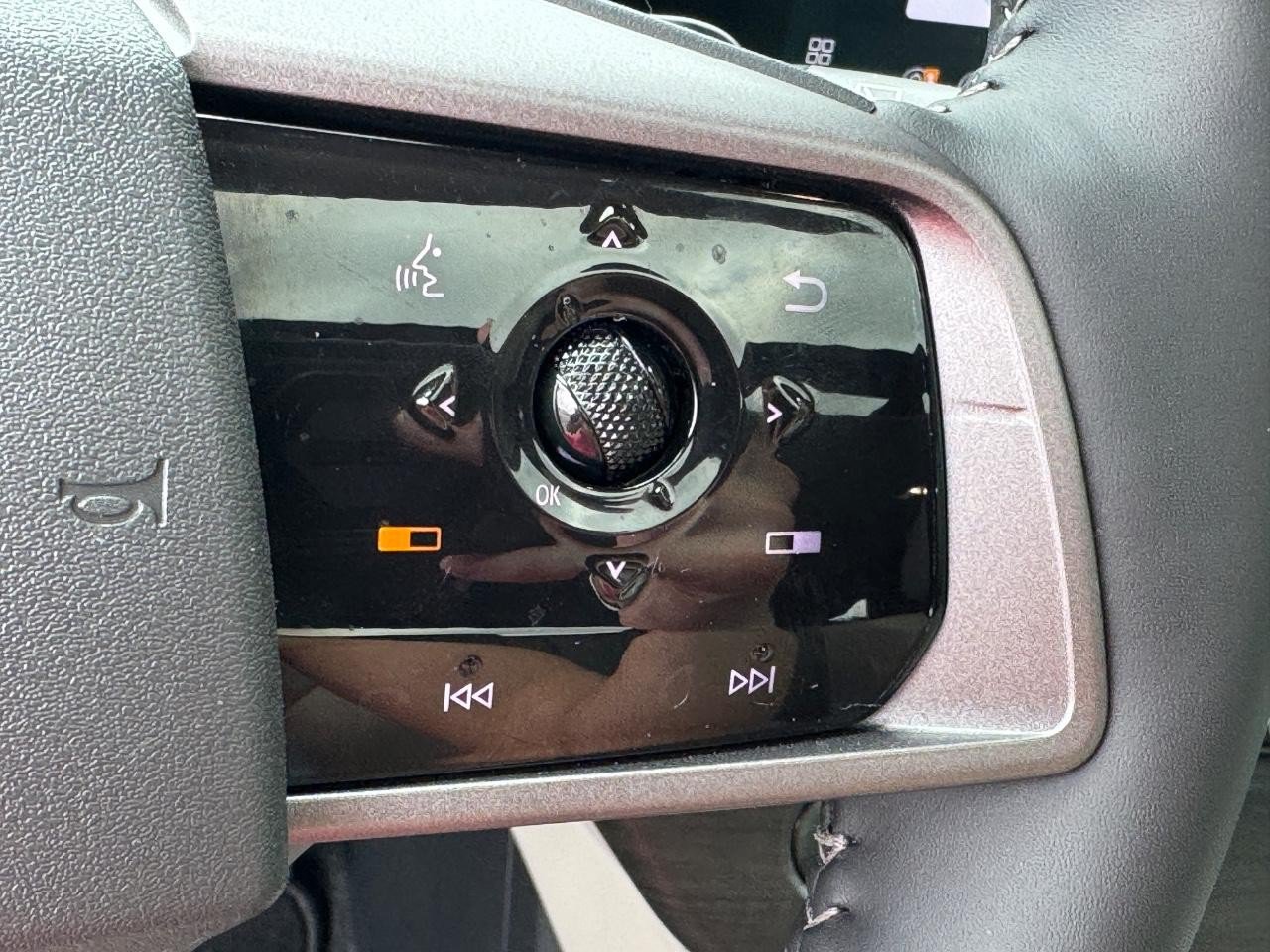 Used 2025 Nissan Murano SL AWD/4WD image 23