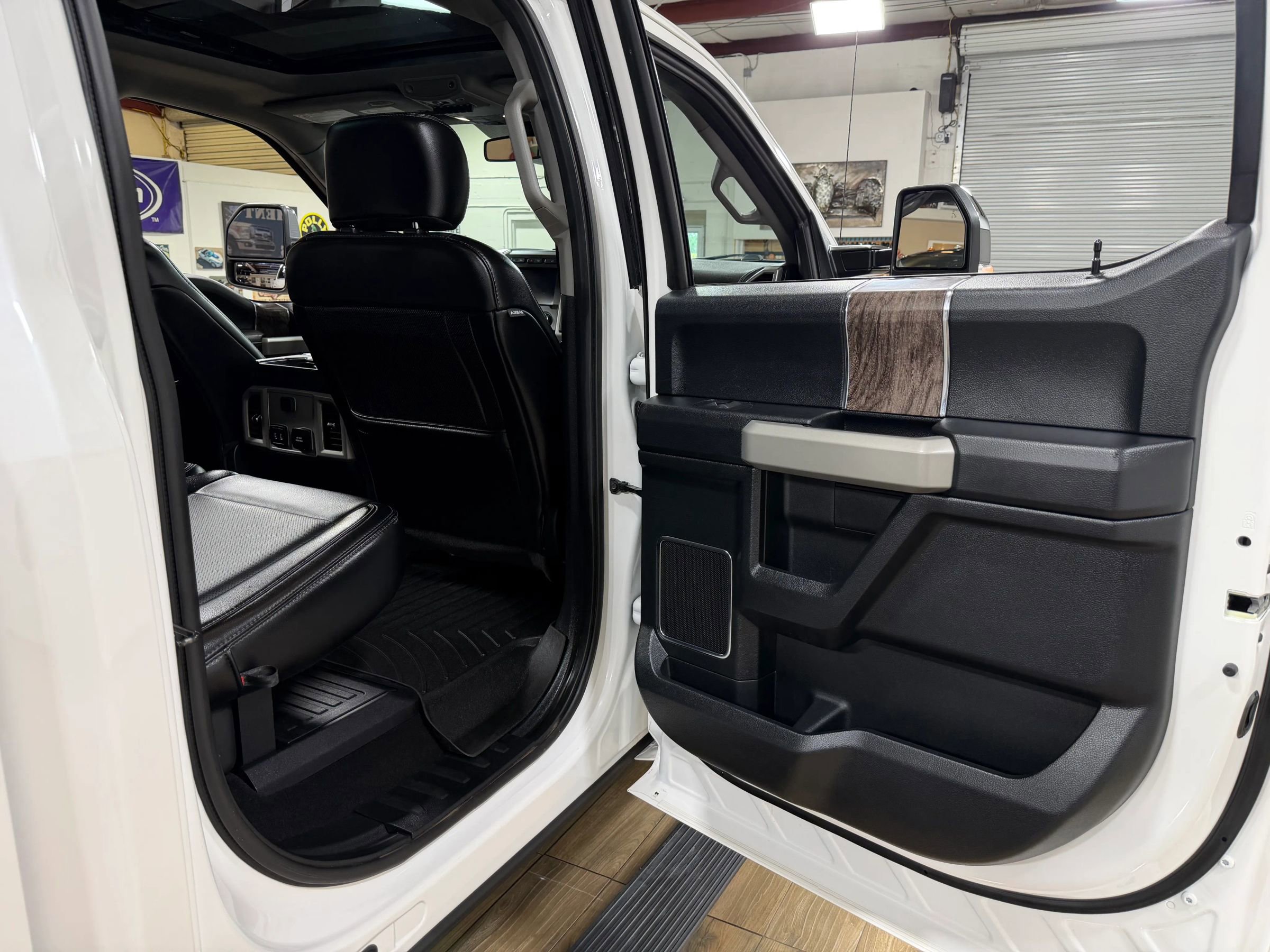 Used 2019 Ford F250 Lariat w/ Lariat Ultimate Package AWD/4WD image 17