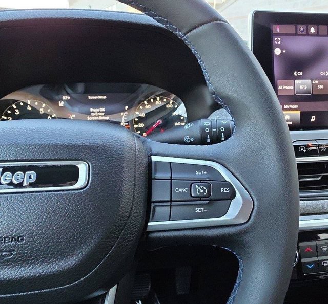 Used 2022 Jeep Compass Latitude AWD/4WD image 16