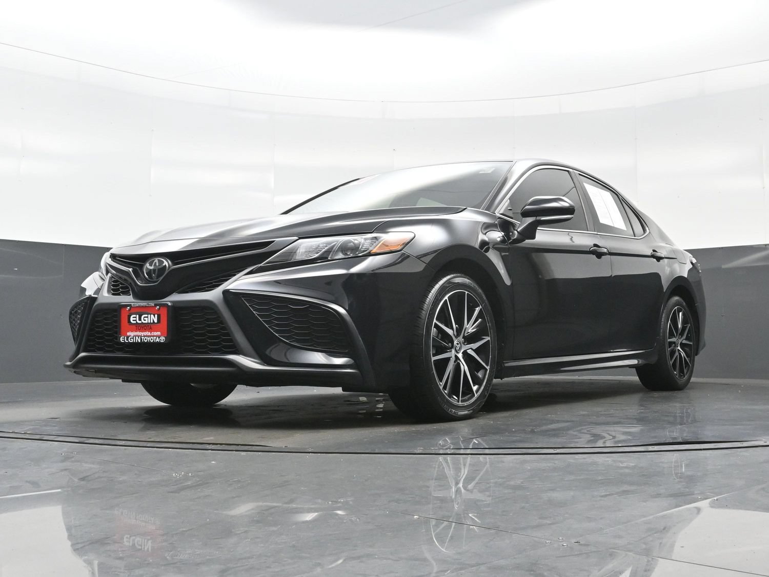 Used 2024 Toyota Camry SE FWD image 28