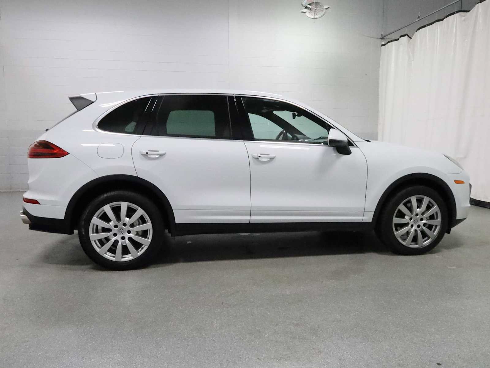 Used 2015 Porsche Cayenne S AWD/4WD image 10