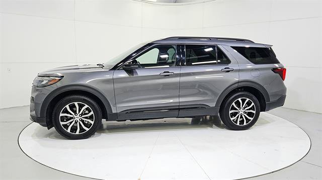 Used 2025 Ford Explorer ST-Line AWD/4WD image 5