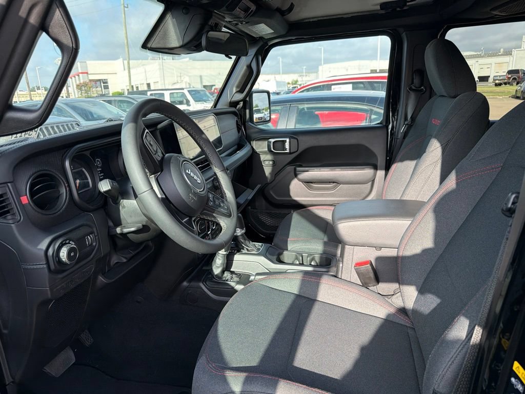Used 2026 Jeep Wrangler Unlimited Rubicon AWD/4WD image 2
