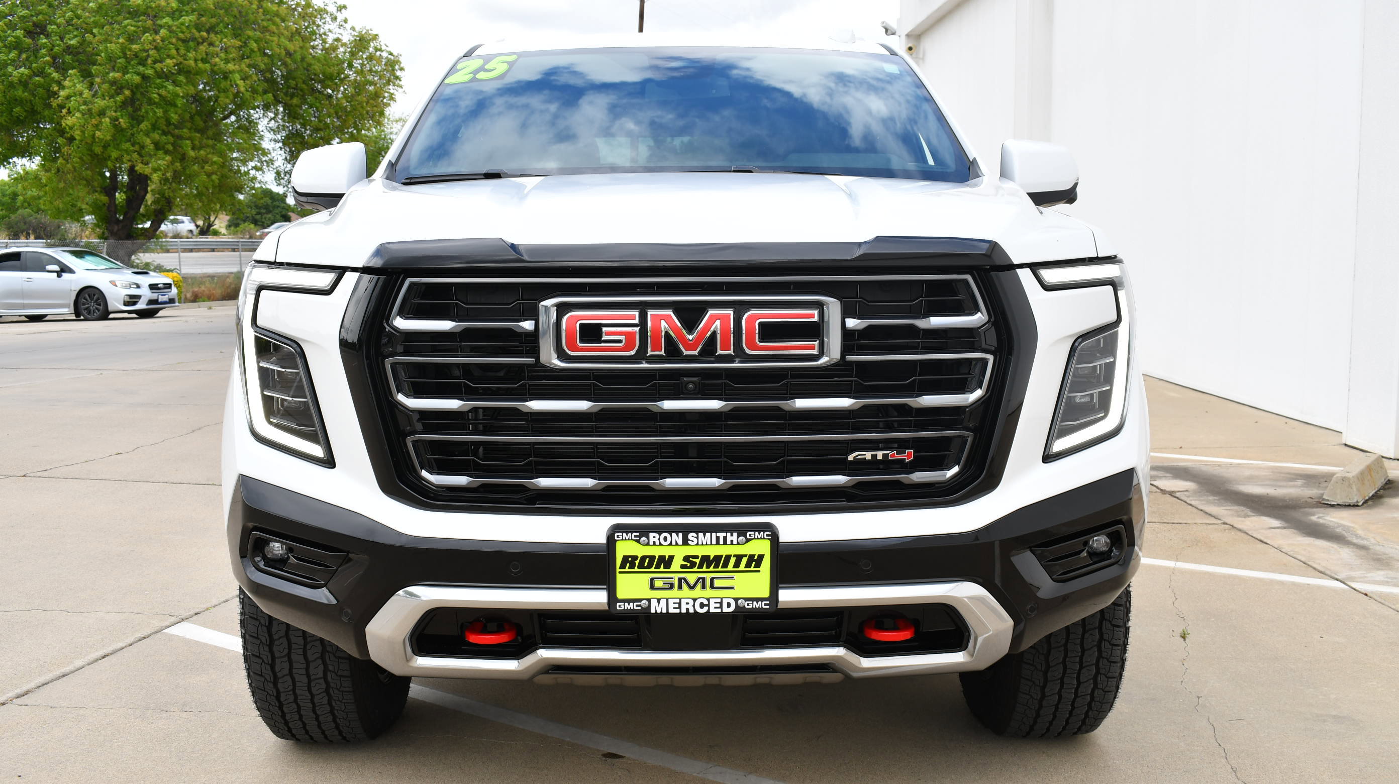 Used 2025 GMC Yukon AT4 AWD/4WD image 3
