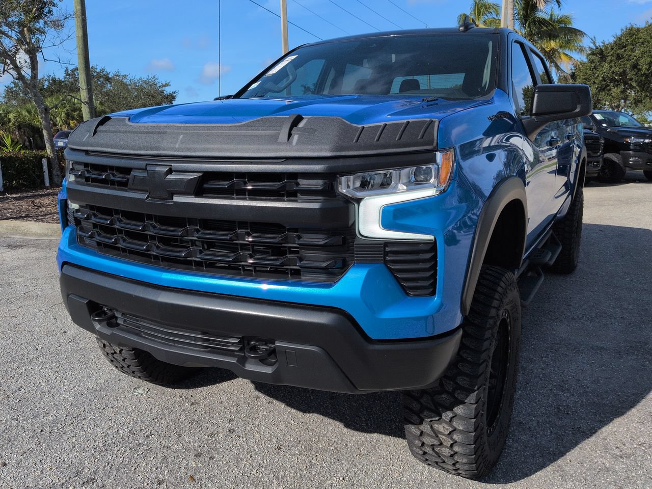 Used 2025 Chevrolet Silverado 1500 LT AWD/4WD image 9