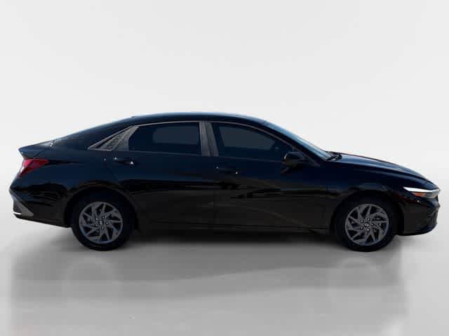 Certified 2024 Hyundai Elantra SEL FWD image 6