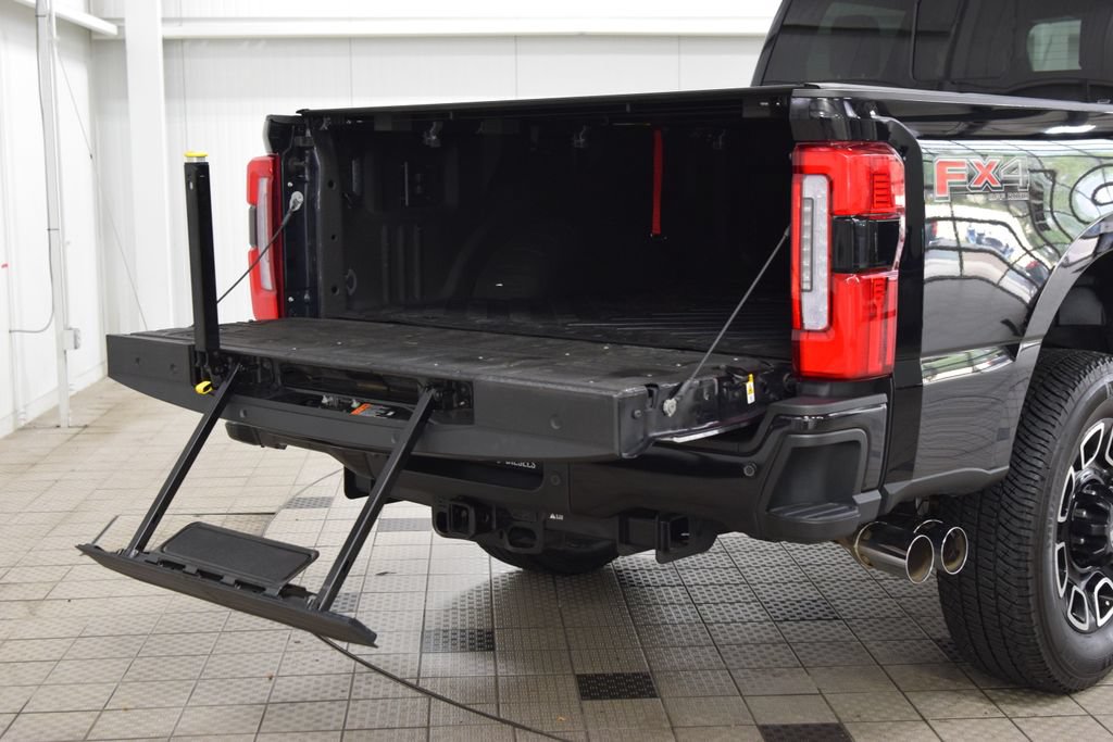 Used 2024 Ford F350 Platinum w/ FX4 Off-Road Package AWD/4WD image 22