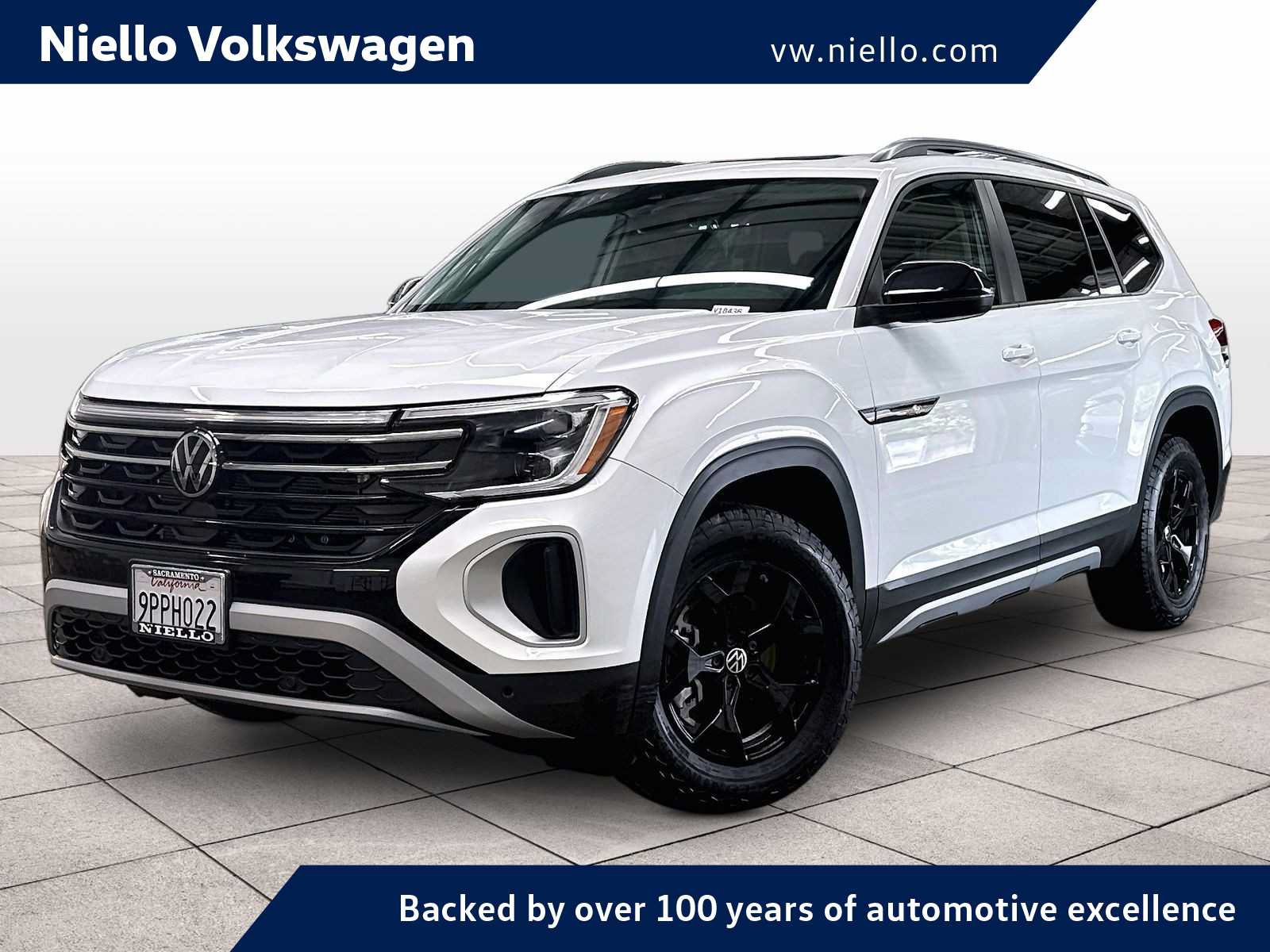 Used 2024 Volkswagen Atlas Peak Edition SE AWD/4WD image 1