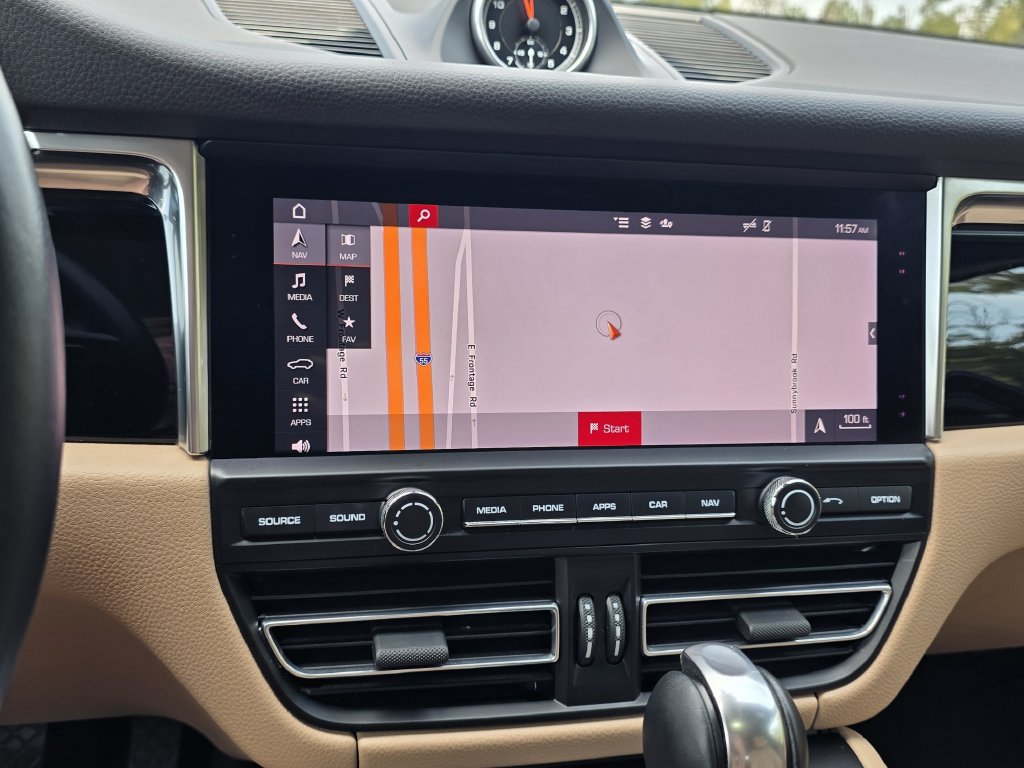 Certified 2021 Porsche Macan AWD/4WD image 17
