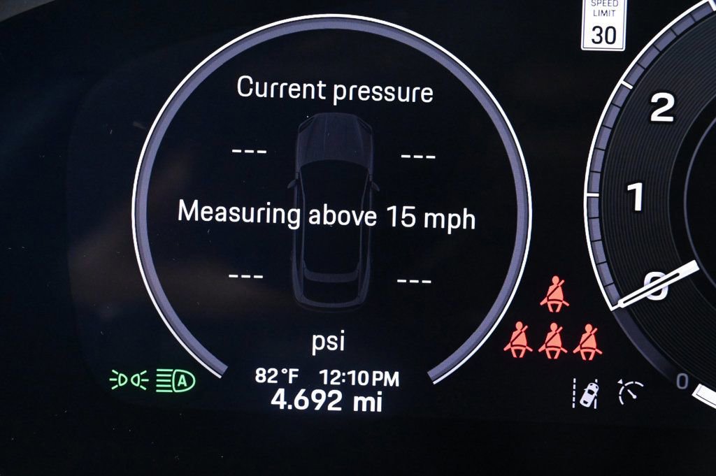 Certified 2026 Porsche Cayenne E-Hybrid Coupe image 14