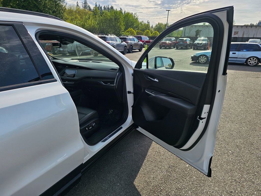 Used 2023 Cadillac XT4 Sport AWD/4WD image 28