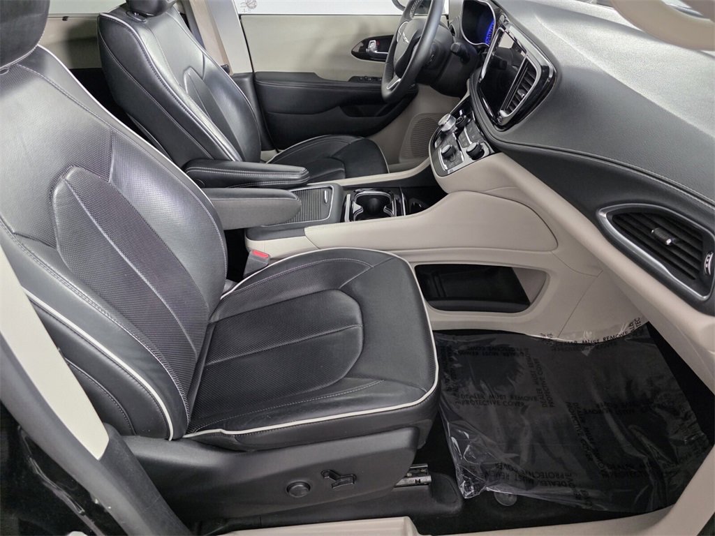 Used 2023 Chrysler Pacifica Limited image 34