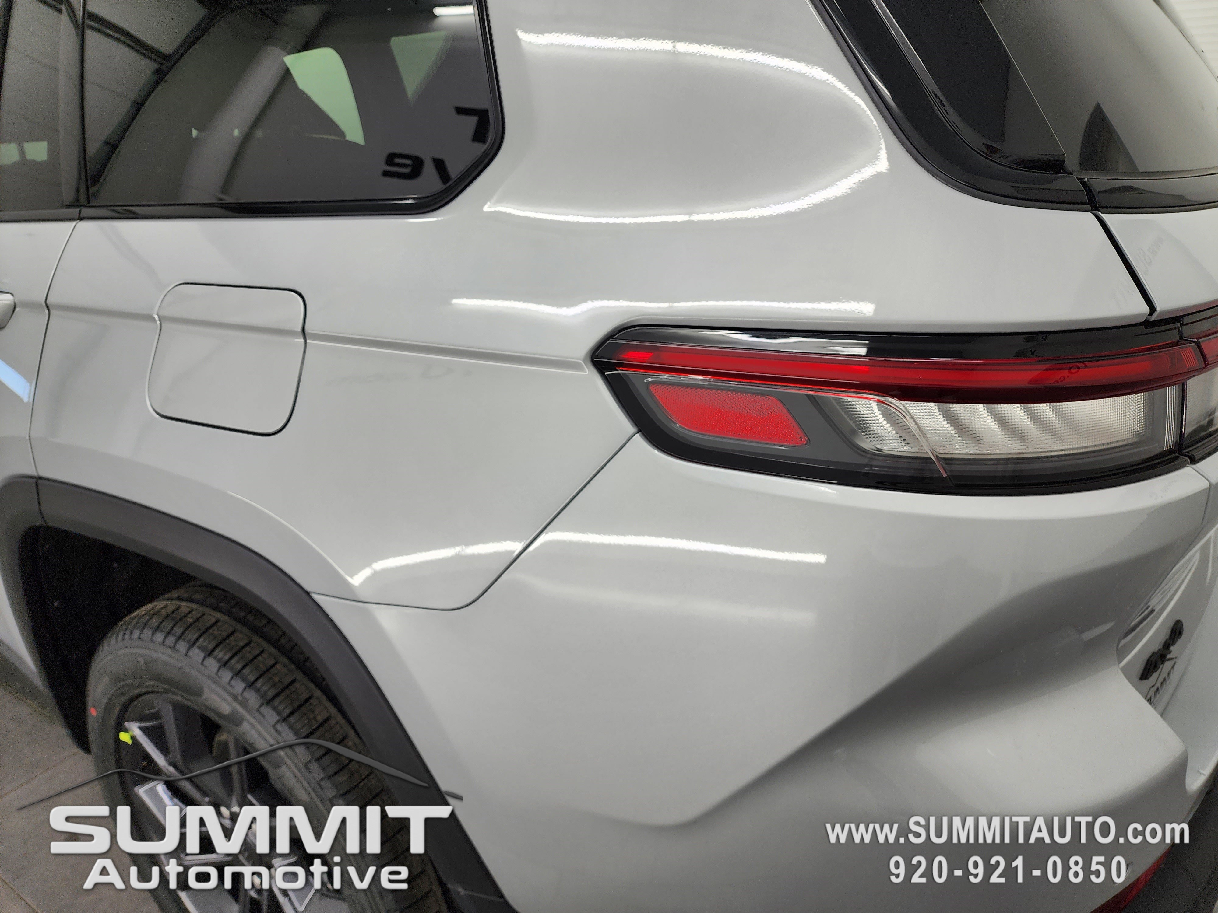 New 2025 Jeep Grand Cherokee L Limited w/ Trailer Tow Package image 29