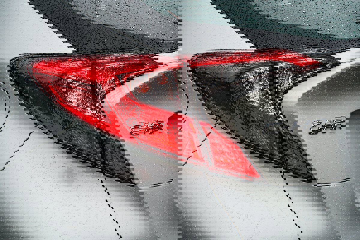 Used 2021 Toyota C-HR XLE image 8