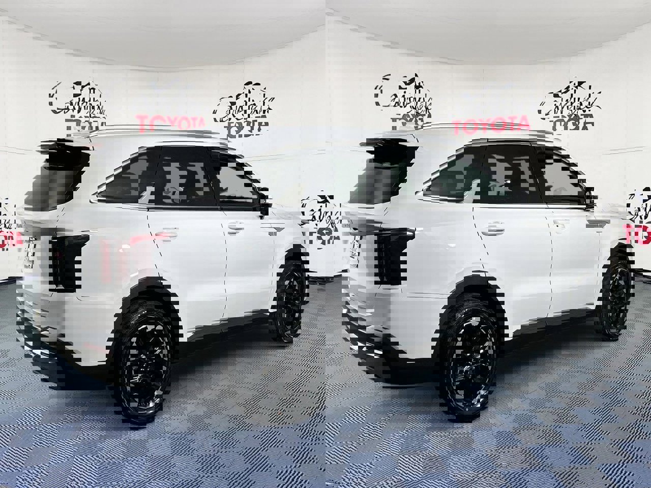 Used 2024 Kia Sorento S image 7