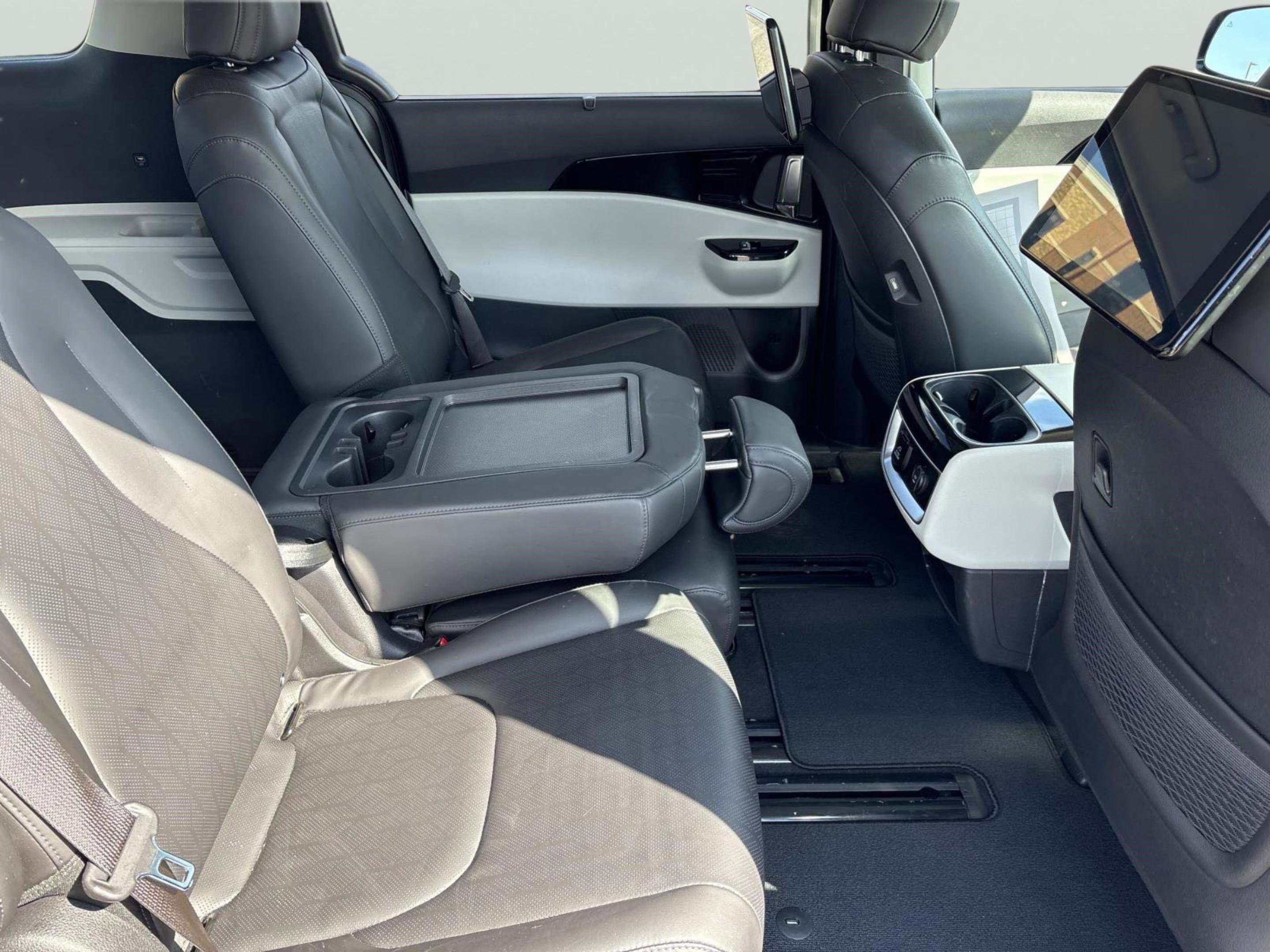 Used 2022 Kia Carnival SX image 19