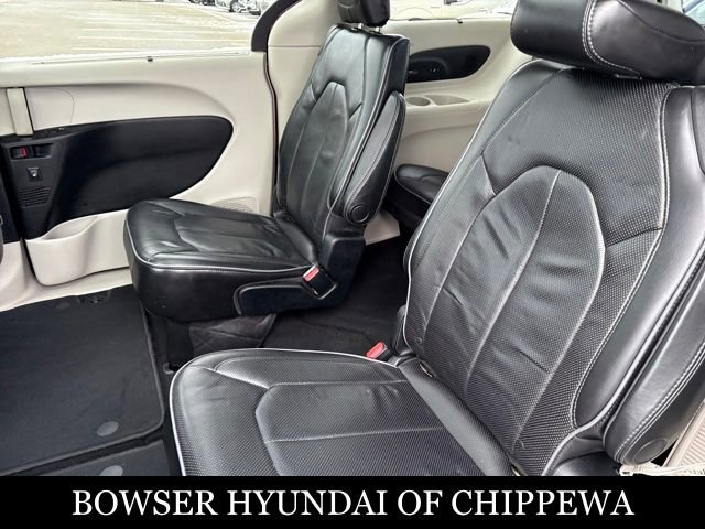 Used 2017 Chrysler Pacifica Limited image 10