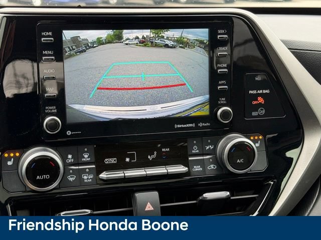 Used 2020 Toyota Highlander XLE AWD/4WD image 27