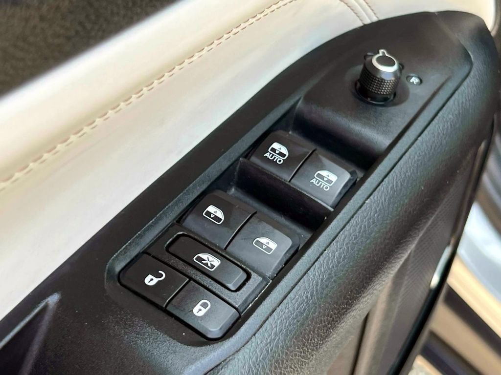 Certified 2022 Jeep Compass Limited w/ Sun and Sound Group AWD/4WD image 18