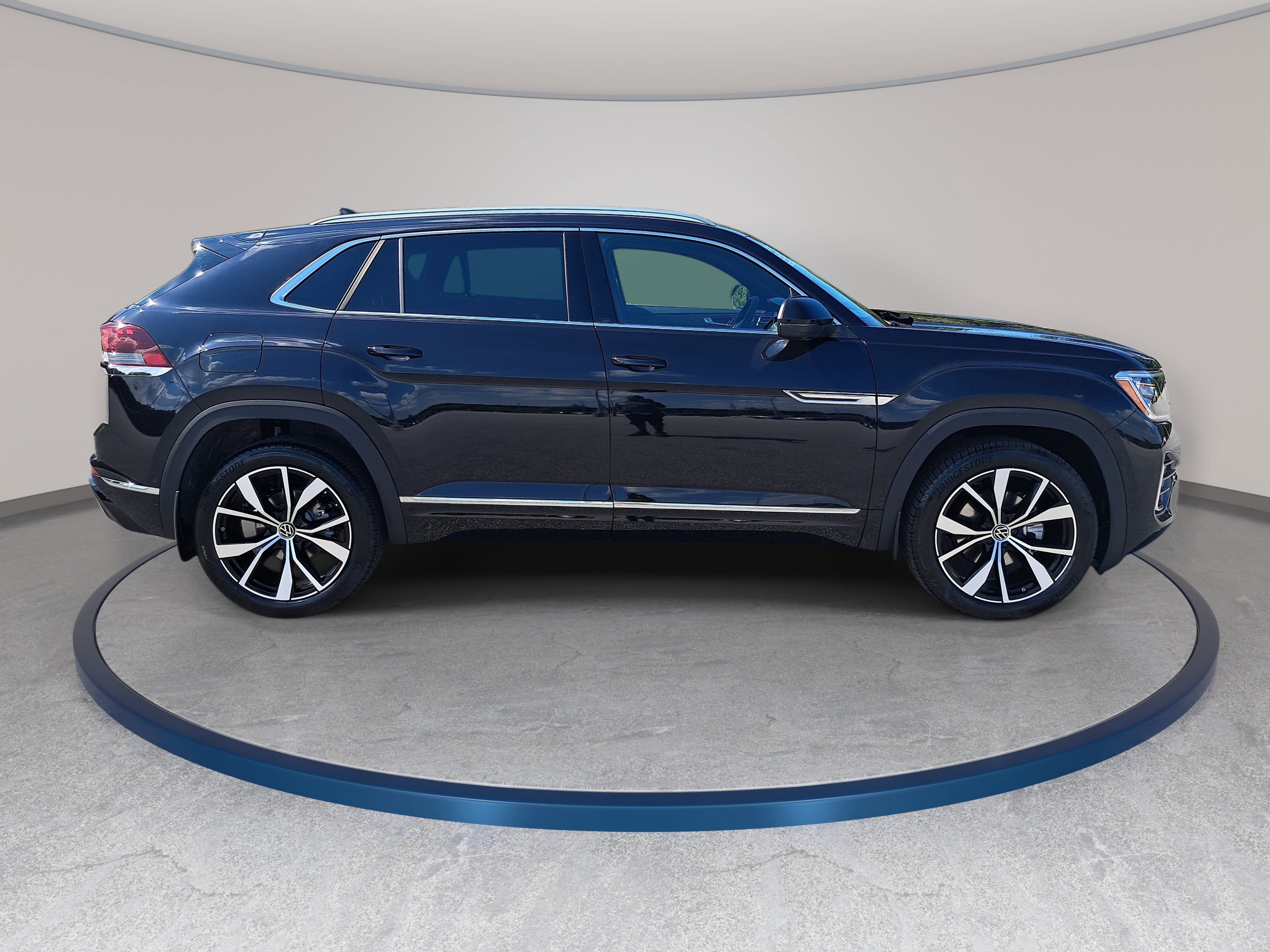 New 2026 Volkswagen Atlas Cross Sport SEL Premium R-Line AWD/4WD image 4