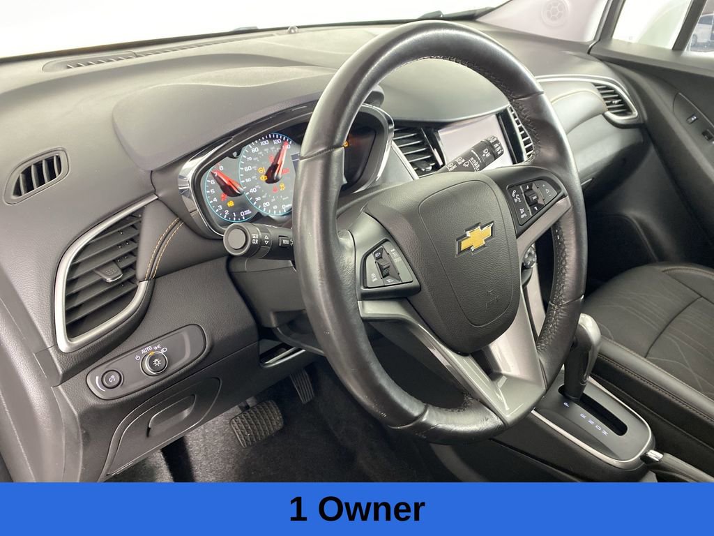 Used 2022 Chevrolet Trax LT w/ LT Convenience Package image 12